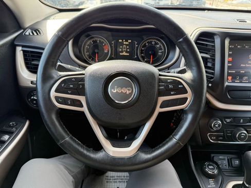 Used 2017 Jeep Cherokee Latitude w/ True North Edition image 28