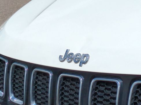 Used 2019 Jeep Compass Limited AWD/4WD image 12