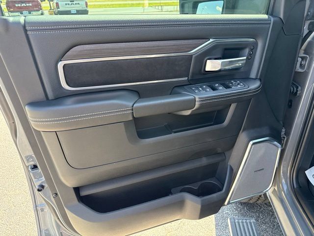 New 2026 RAM 2500 Laramie AWD/4WD image 24