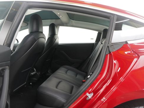 Used 2018 Tesla Model 3 Long Range image 16