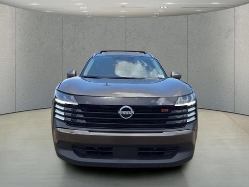 Used 2025 Nissan Kicks SR w/ SR Premium Package FWD image 2