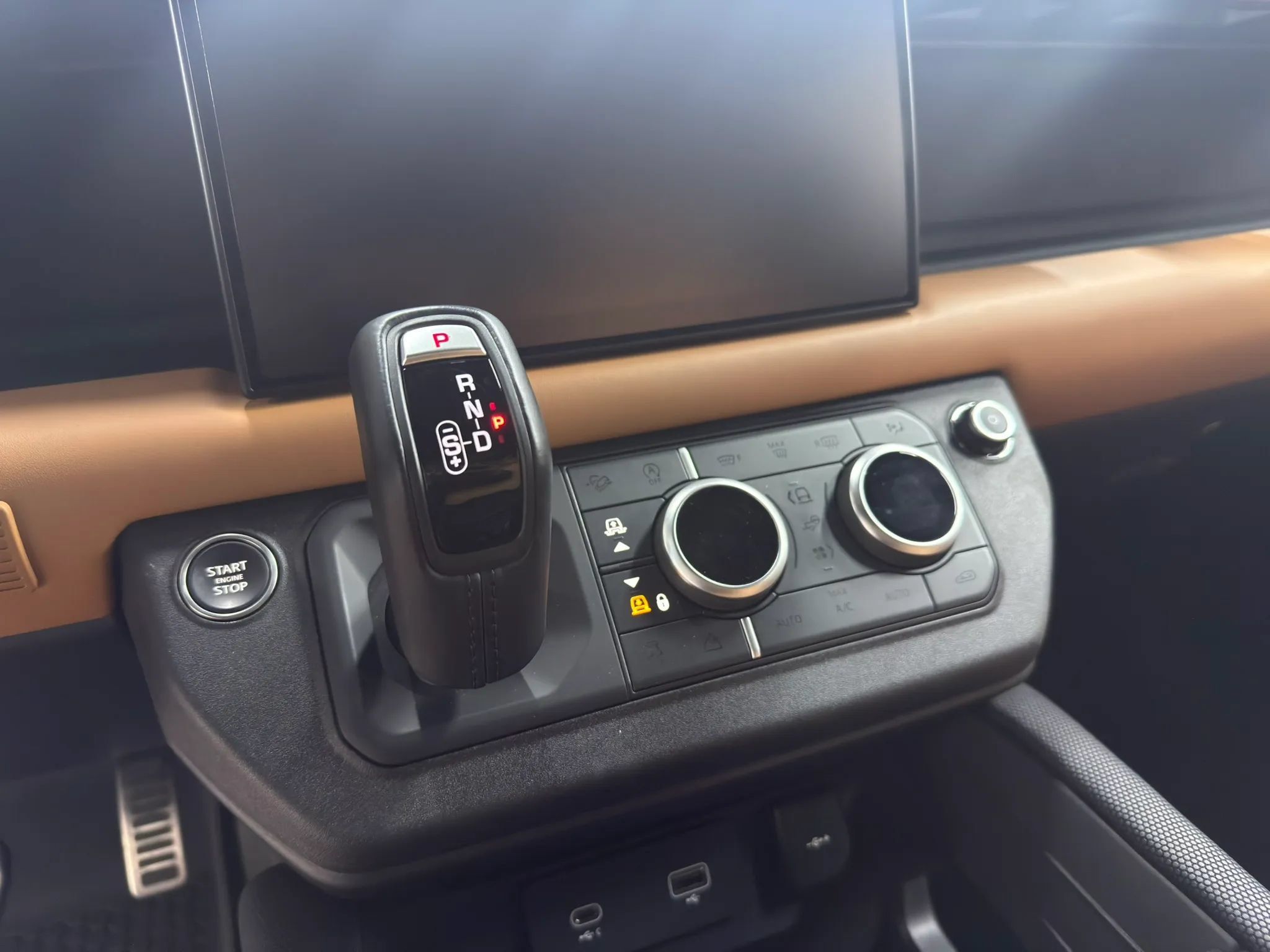 Used 2024 Land Rover Defender 90 V8 AWD/4WD image 26