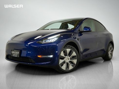 Used 2022 Tesla Model Y Long Range image 1
