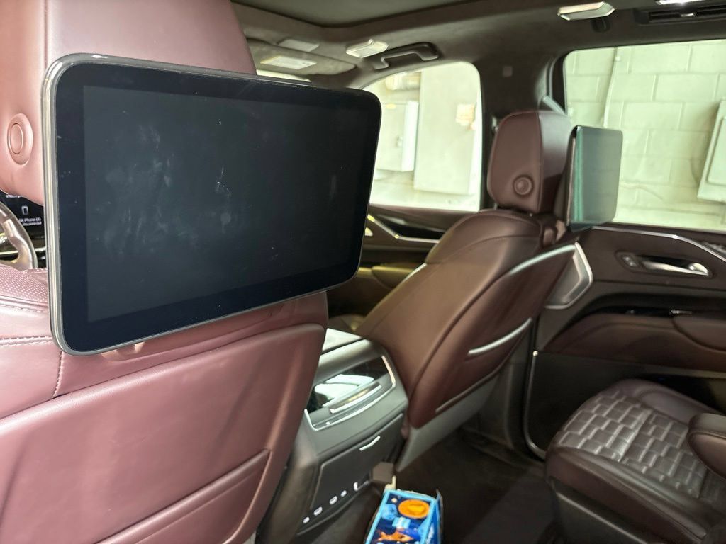 Used 2024 Cadillac Escalade Premium Luxury Platinum AWD/4WD image 12