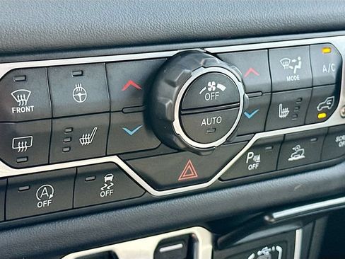 Used 2024 Jeep Wrangler Unlimited Sahara w/ Technology Group AWD/4WD image 21