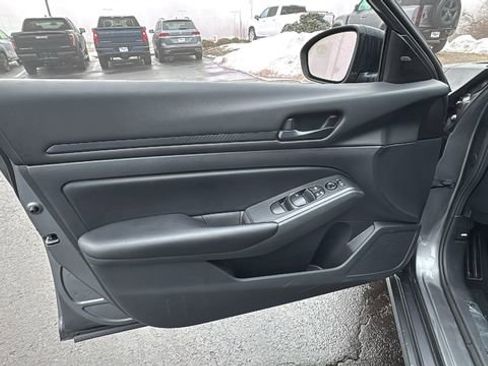 Used 2024 Nissan Altima 2.5 S image 10