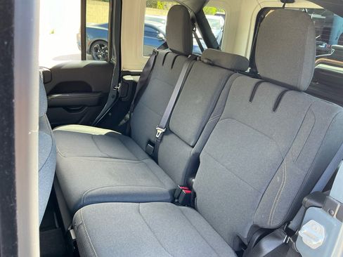 Used 2025 Jeep Wrangler Sahara w/ Safety Group image 19