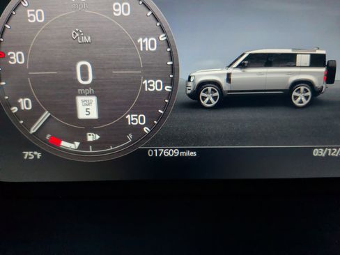 Used 2024 Land Rover Defender 110 S image 22