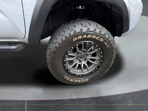 Used 2021 Toyota Tacoma SR5 w/ Trail Edition AWD/4WD image 13