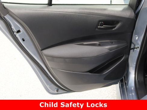 Used 2025 Toyota Corolla LE image 23