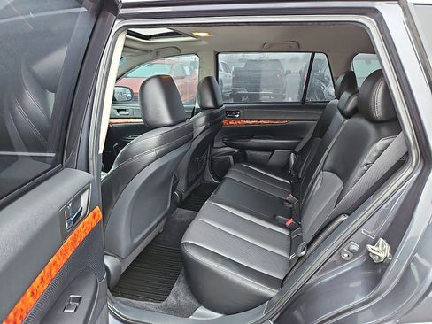Used 2011 Subaru Outback 2.5i Limited image 10