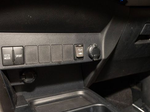 Used 2018 Toyota RAV4 XLE image 14