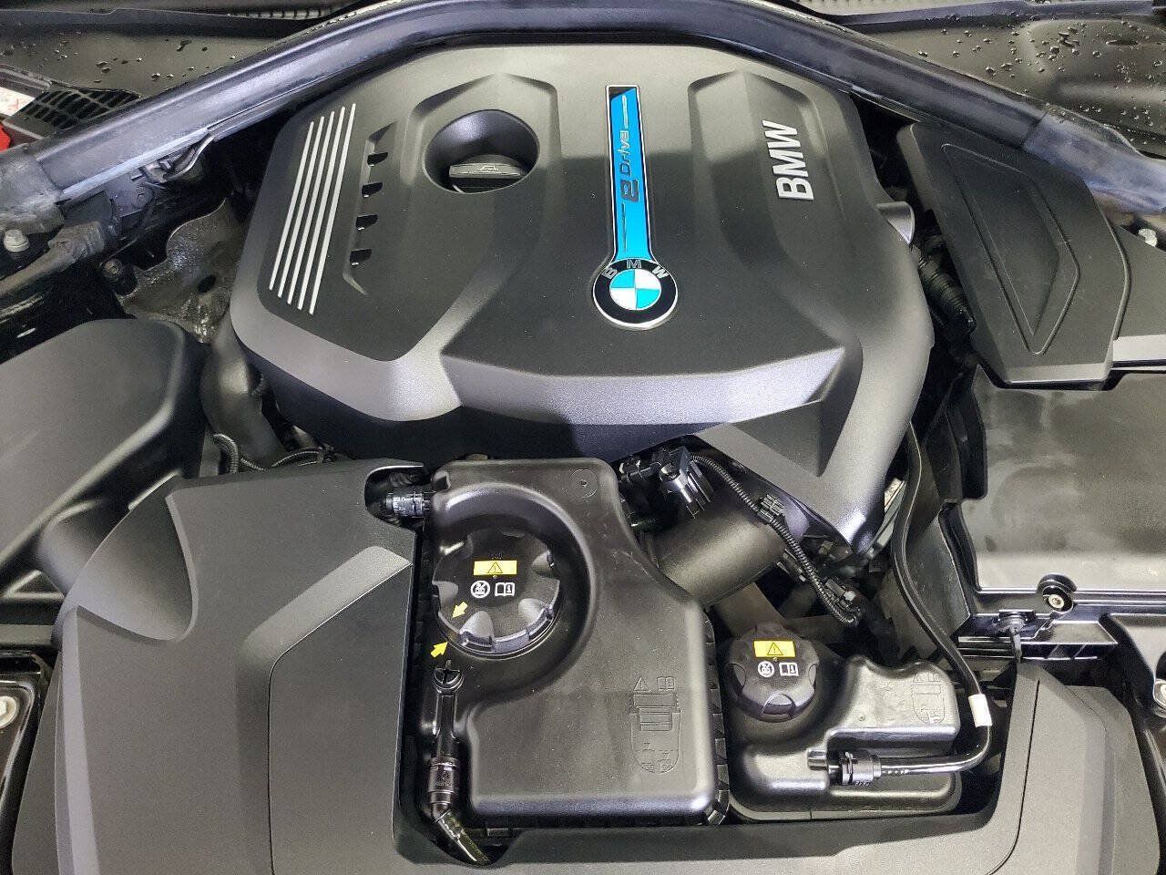 Used 2018 BMW 330e w/ Premium Package RWD image 4