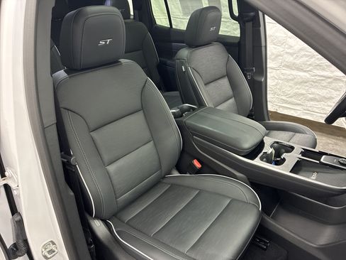 Used 2025 Buick Enclave Sport Touring w/ Super Cruise Package AWD/4WD image 15