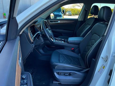 Used 2025 Volkswagen Atlas SE image 10