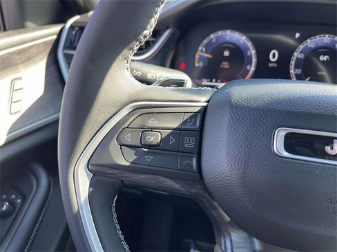 Certified 2025 Jeep Grand Cherokee Limited w/ Black Appearance Package image 17