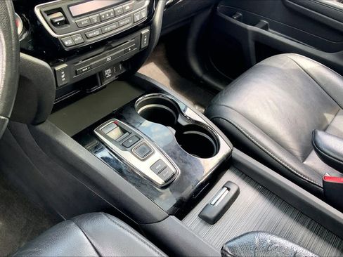 Used 2017 Honda Pilot Touring image 16