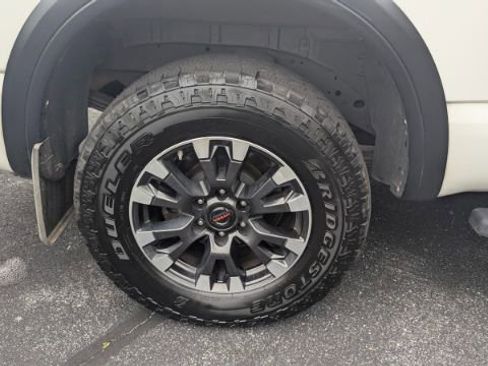 Used 2022 Nissan Titan PRO-4X w/ Pro-4x Convenience Package image 12