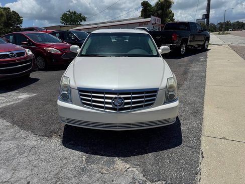 Used 2010 Cadillac DTS FWD image 3
