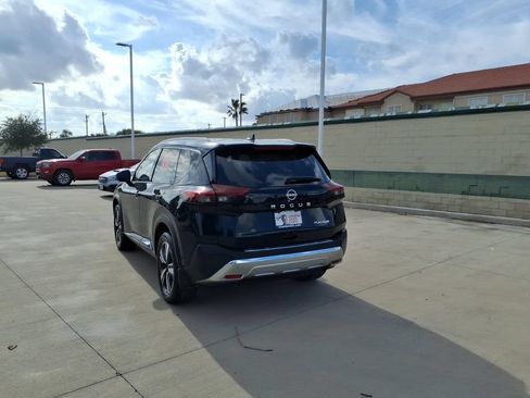 Used 2023 Nissan Rogue Platinum FWD image 3
