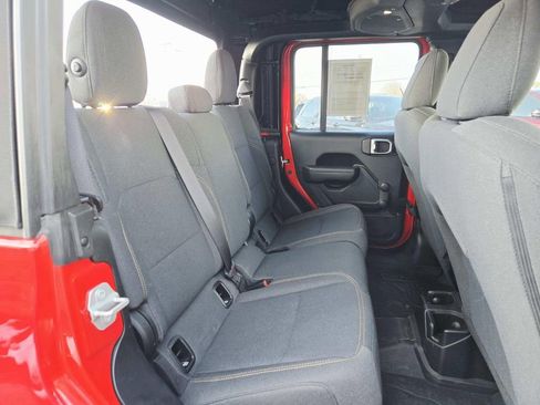 Used 2024 Jeep Gladiator Sport image 16