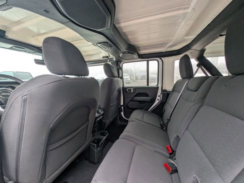 Used 2023 Jeep Wrangler Sahara image 15