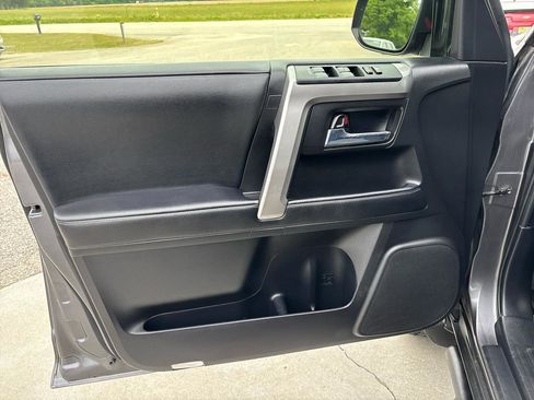 Used 2022 Toyota 4Runner SR5 AWD/4WD image 20