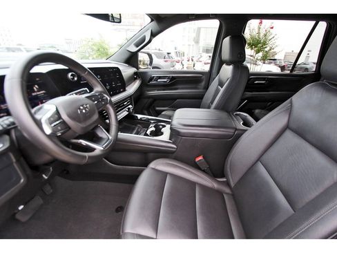 Used 2025 Chevrolet Tahoe Z71 AWD/4WD image 12