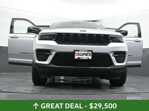 Used 2024 Jeep Grand Cherokee Altitude image 72