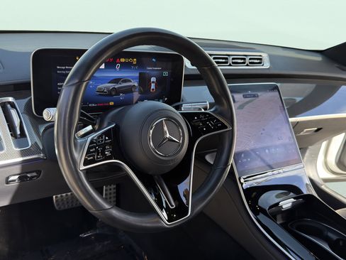 Used 2022 Mercedes-Benz S 500 4MATIC w/ AMG Line Package image 17
