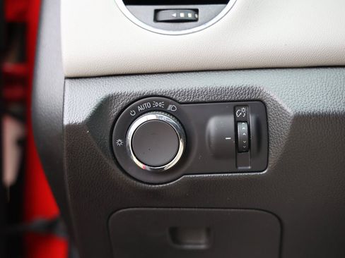 Used 2015 Chevrolet Cruze L FWD image 39