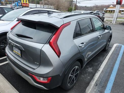 Used 2023 Kia Niro LX image 4
