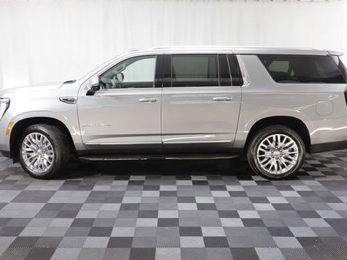 Used 2025 GMC Yukon XL Denali AWD/4WD image 4