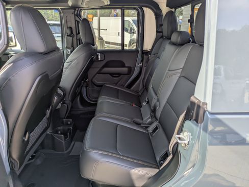 New 2026 Jeep Gladiator Sport image 10