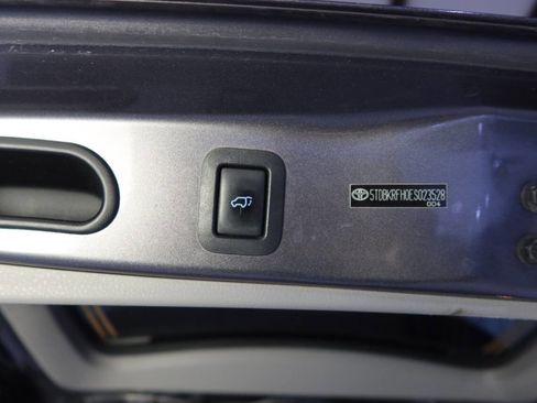 Used 2014 Toyota Highlander Plus AWD/4WD image 28