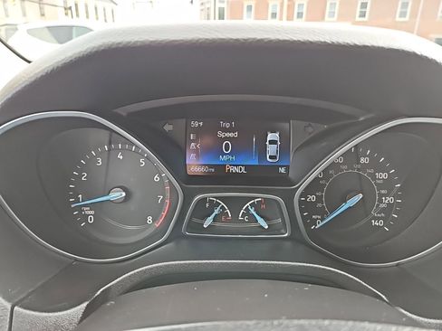 Used 2018 Ford Focus SE FWD image 25
