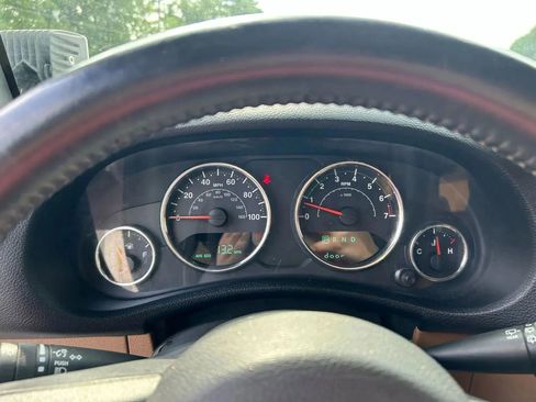Used 2017 Jeep Wrangler Unlimited Sahara AWD/4WD image 16