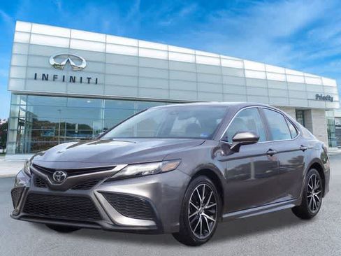 Used 2024 Toyota Camry SE FWD image 1