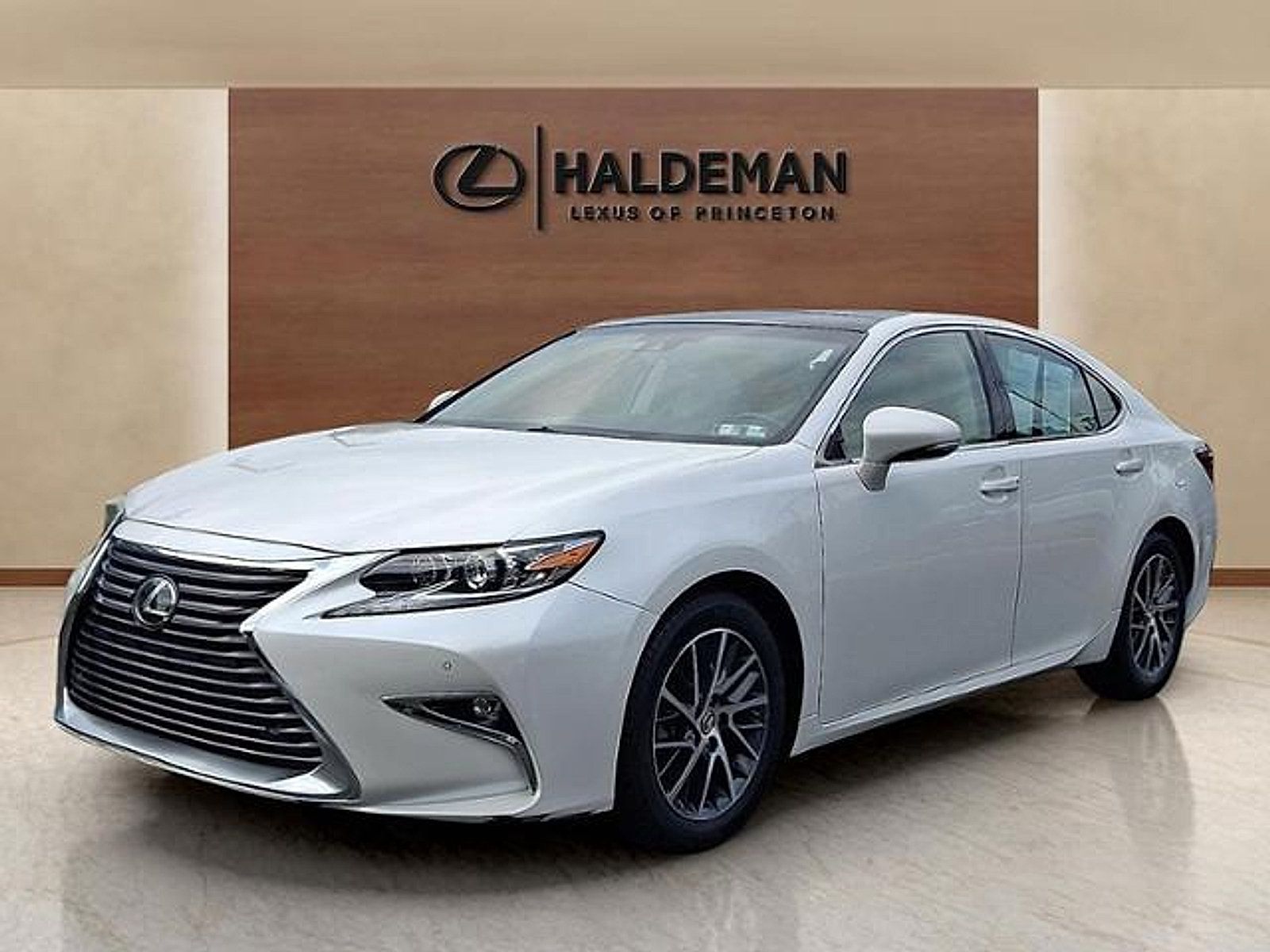 Used 2017 Lexus ES 350 FWD image 3