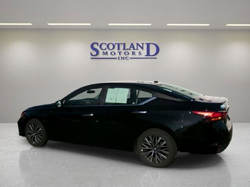 Used 2025 Nissan Altima 2.5 SV image 8