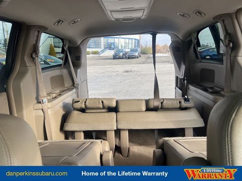 Used 2016 Chrysler Town & Country Touring image 56