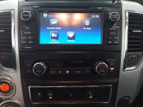 Used 2018 Nissan Titan SV image 12