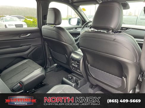 New 2025 Jeep Grand Cherokee L Altitude image 28