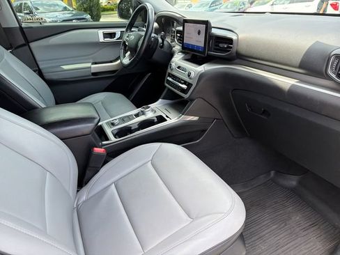 Used 2021 Ford Explorer XLT w/ Equipment Group 202A AWD/4WD image 21