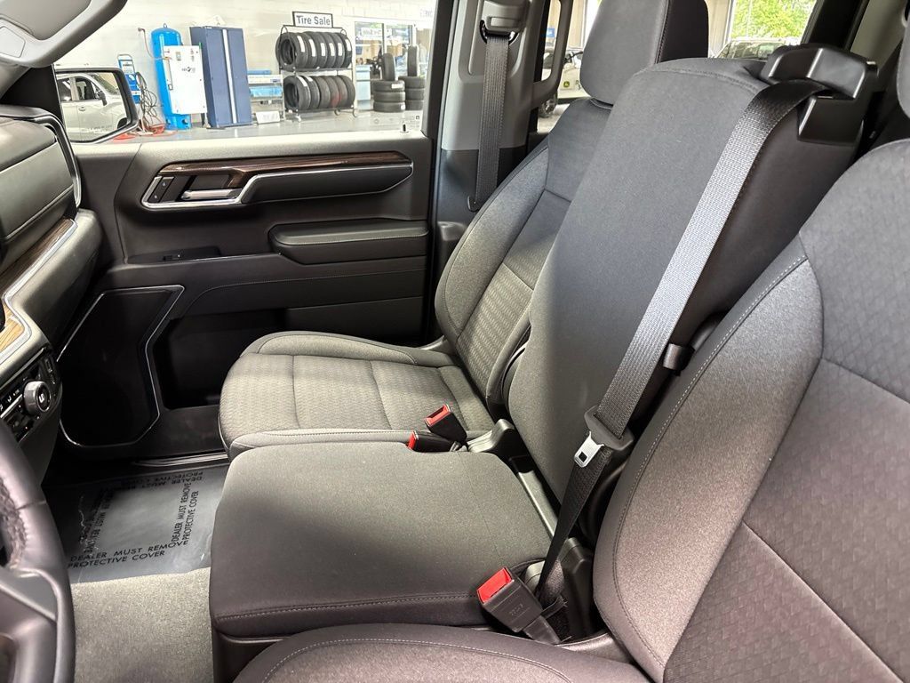 Used 2024 Chevrolet Silverado 1500 LT AWD/4WD image 26