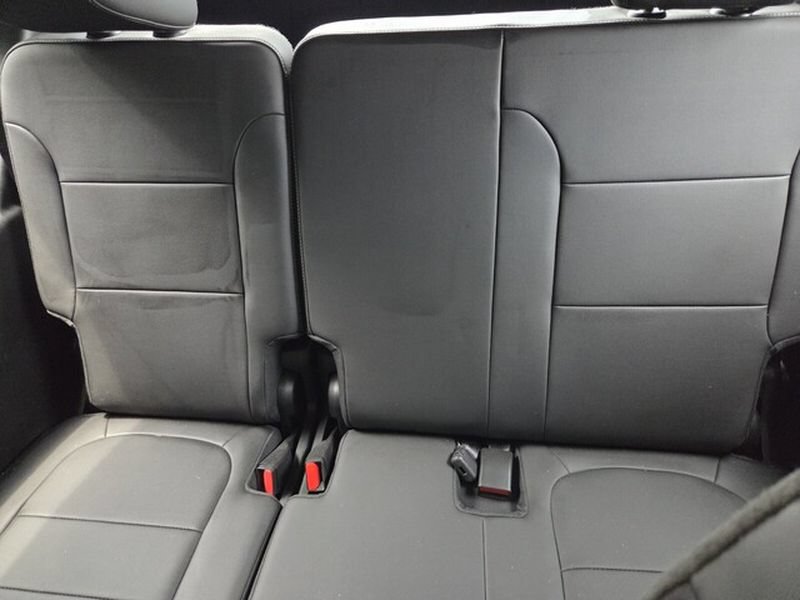 Used 2023 Chevrolet Traverse LT w/ LT Premium Package FWD image 9