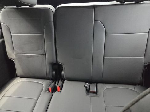 Used 2023 Chevrolet Traverse LT w/ LT Premium Package FWD image 9