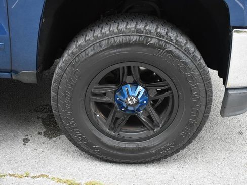 Used 2017 Chevrolet Silverado 1500 LT w/ All Star Edition AWD/4WD image 18