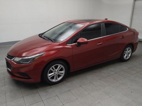 Used 2018 Chevrolet Cruze LT w/ Sun And Sound Package FWD image 2