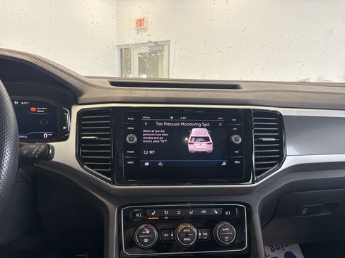 Used 2022 Volkswagen Atlas Cross Sport SEL R-Line image 22